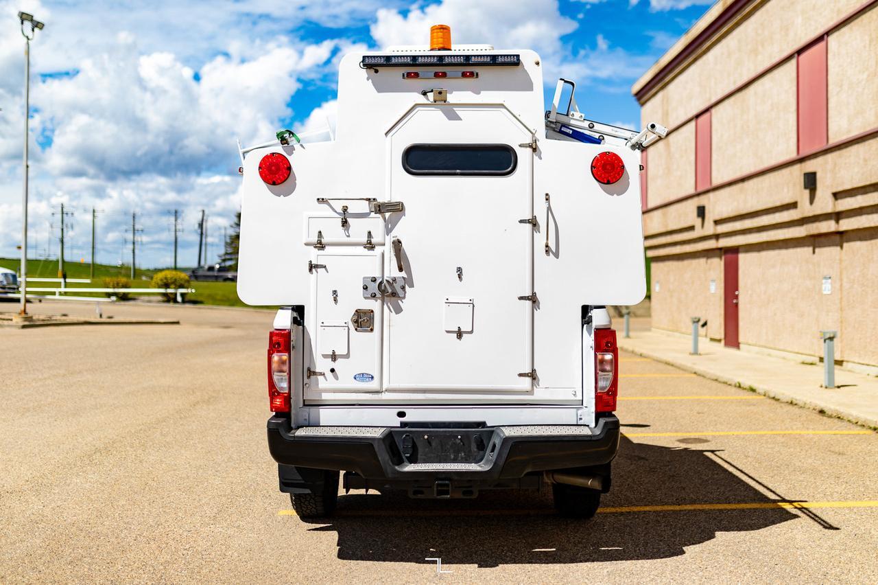 2022 Ford F-350 4x4 Super Cab XL Longbox Canopy BCam Red Deer AB