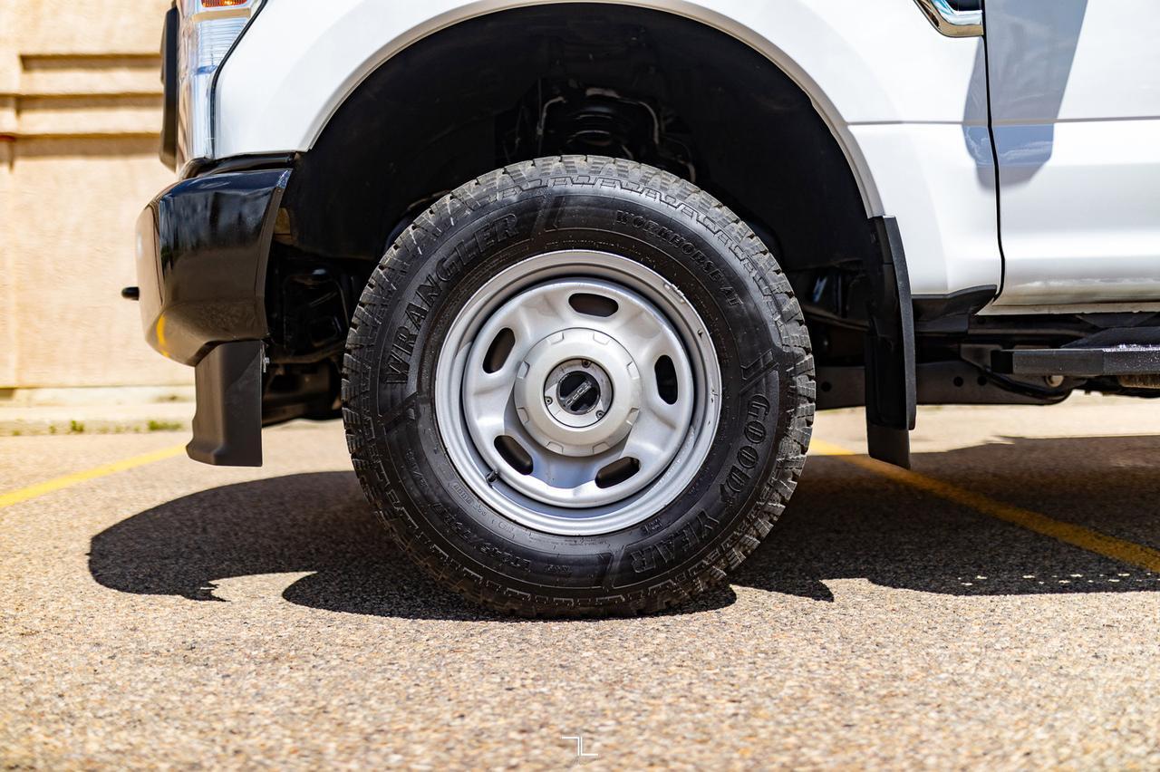 2022 Ford F-350 4x4 Super Cab XL Longbox Canopy BCam Red Deer AB