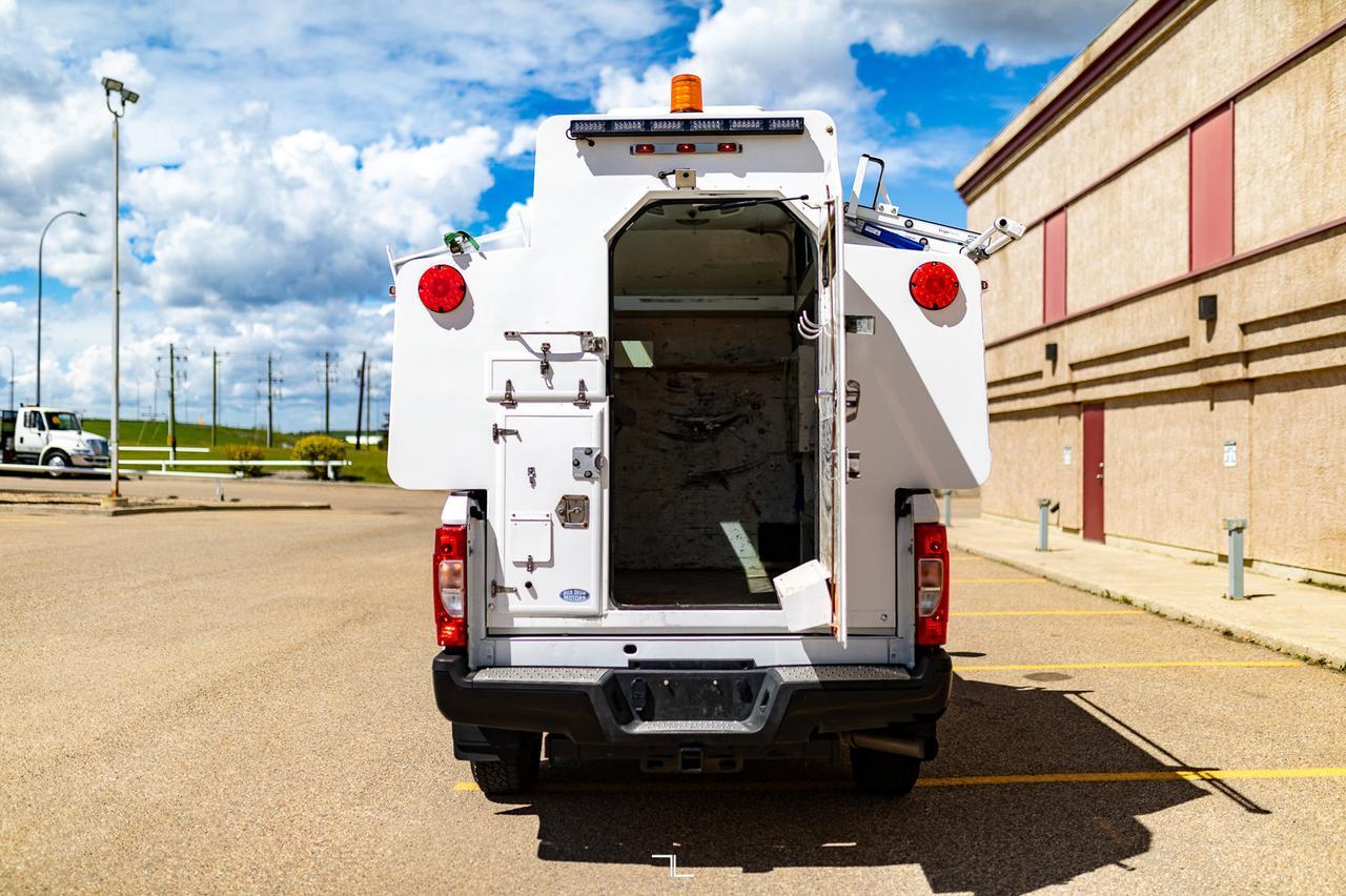 2022 Ford F-350 4x4 Super Cab XL Longbox Canopy BCam Red Deer AB