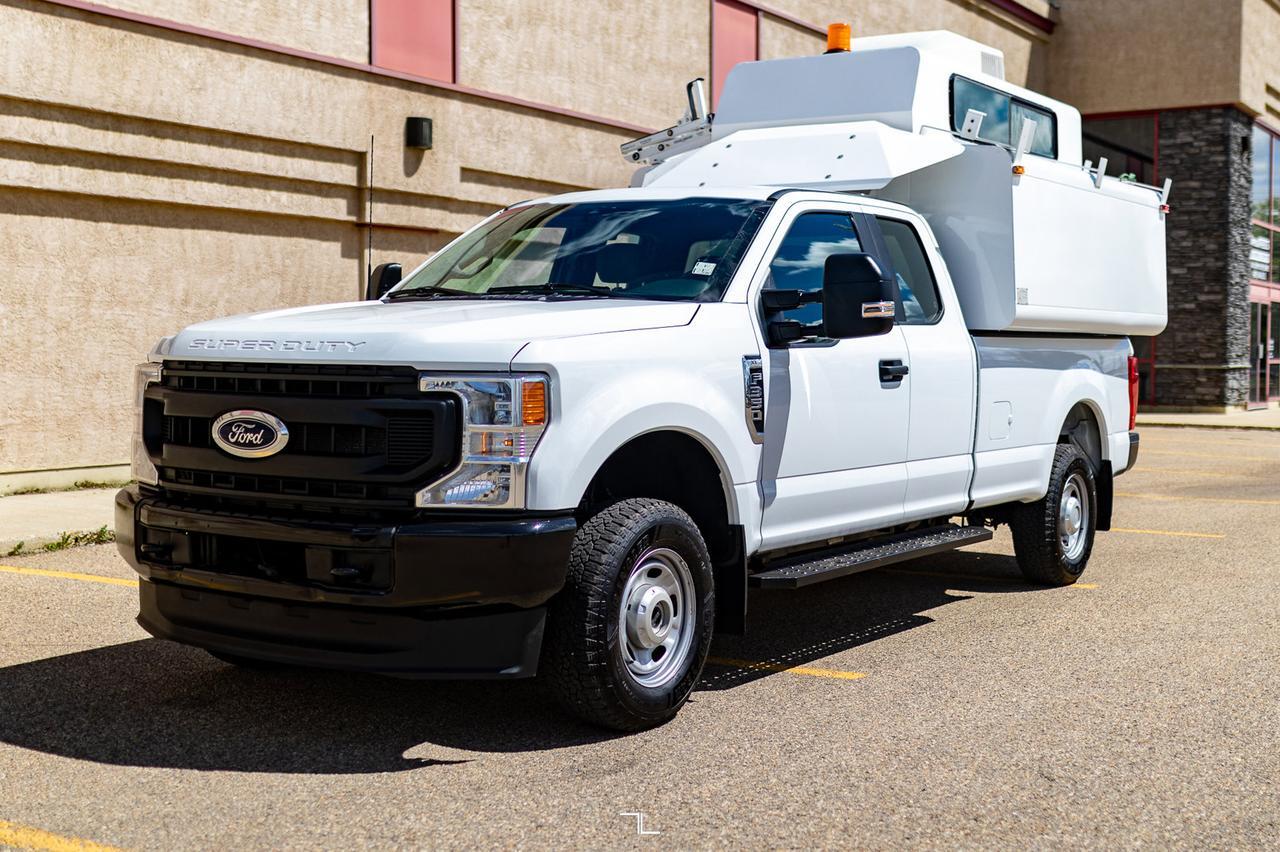 2022 Ford F-350 4x4 Super Cab XL Longbox Canopy BCam Red Deer AB