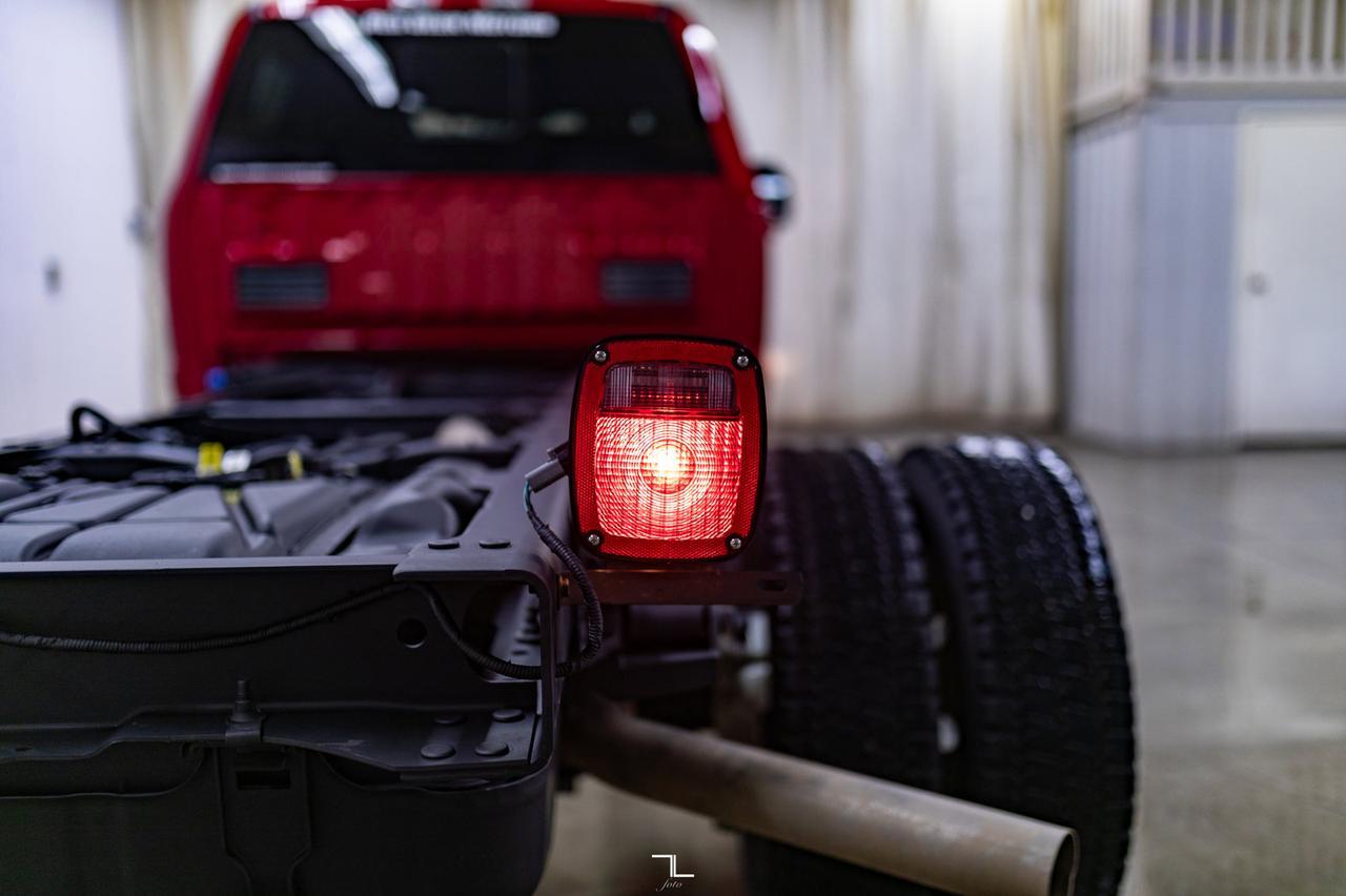 2022 Ford F-550 4x4 Crew Cab Lariat Cab & Chassis Diesel Leather Nav Red Deer AB