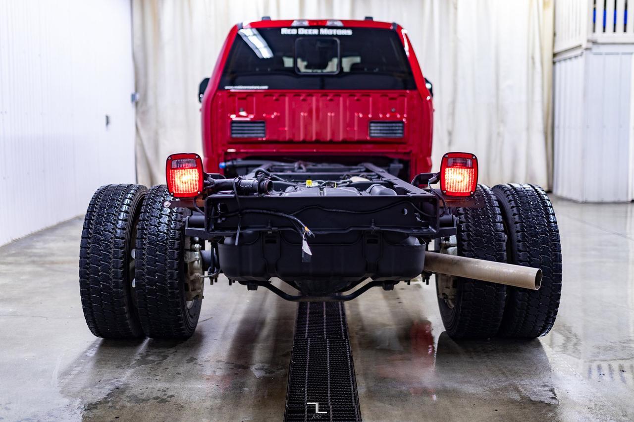 2022 Ford F-550 4x4 Crew Cab Lariat Cab & Chassis Diesel Leather Nav Red Deer AB