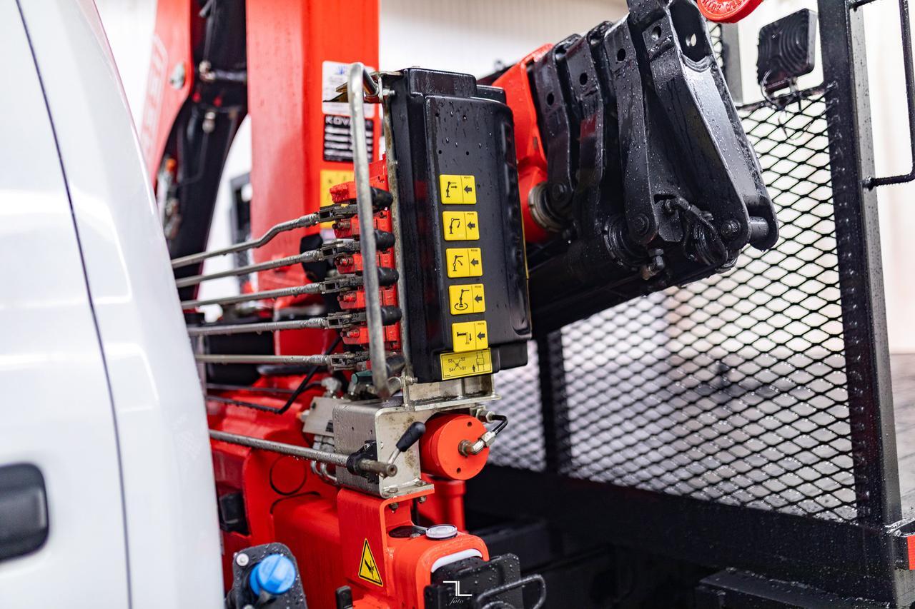 2022 Ford F-550 4x4 Crew Cab XL Picker Dually Deck Diesel Red Deer AB