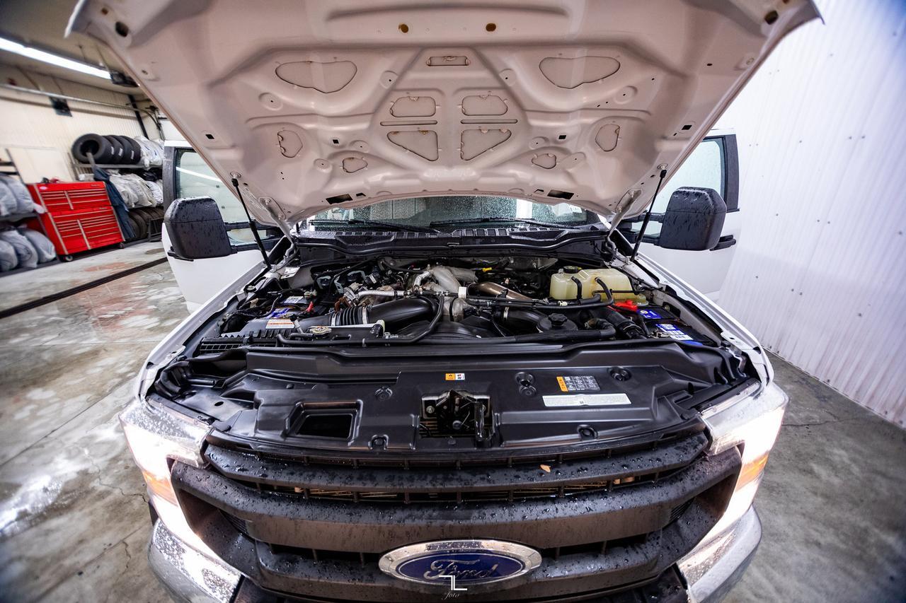 2022 Ford F-550 4x4 Crew Cab XL Picker Dually Deck Diesel Red Deer AB