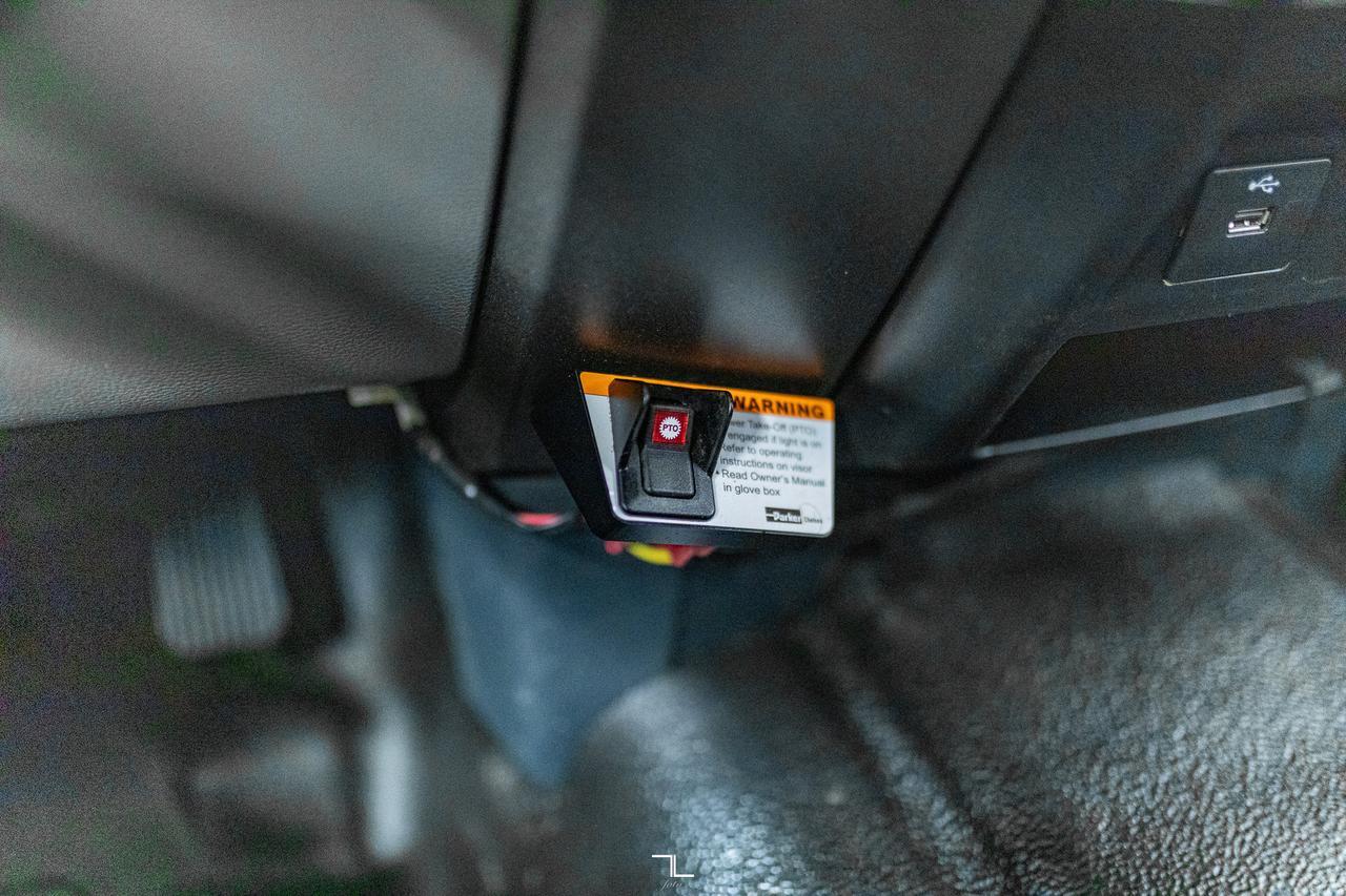 2022 Ford F-550 4x4 Crew Cab XL Picker Dually Deck Diesel Red Deer AB