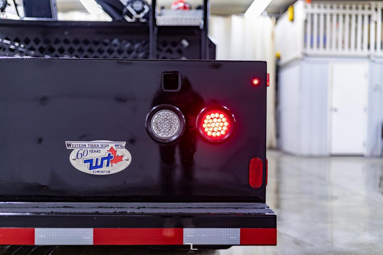 2022 Ford F-550 4x4 Crew Cab XLT Diesel Picker BCam Red Deer AB