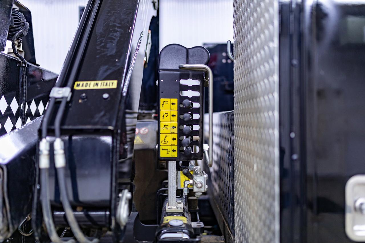 2022 Ford F-550 4x4 Crew Cab XLT Diesel Picker BCam Red Deer AB