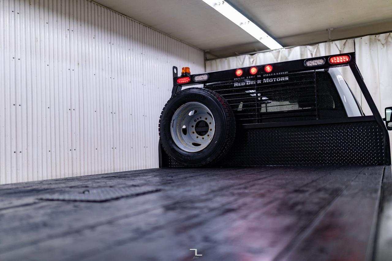 2022 Ford F-550 4x4 Crew Cab XLT Dually Deck Diesel BCam Red Deer AB