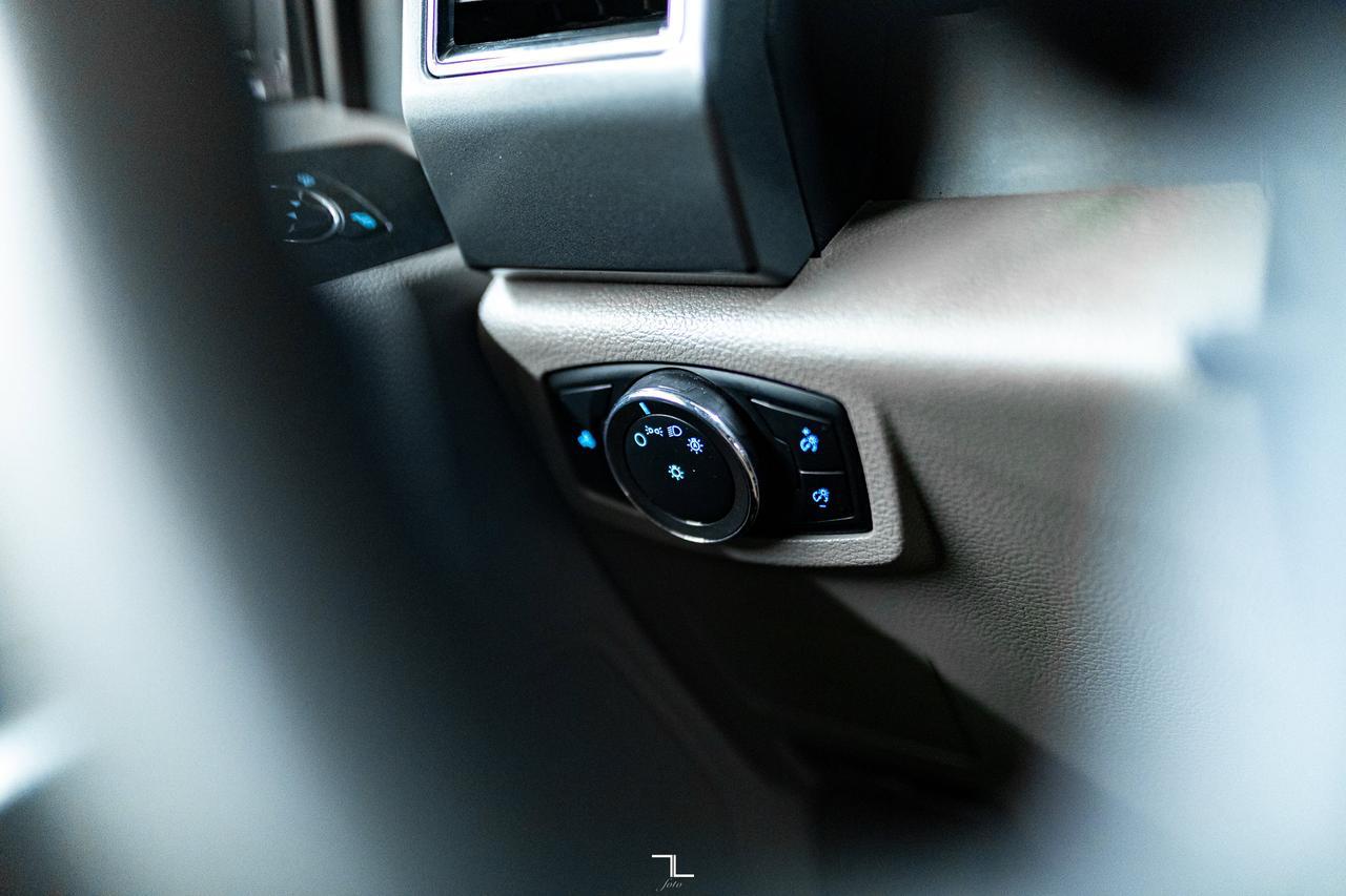 2022 Ford F-550 4x4 Crew Cab XLT Dually Deck Diesel BCam Red Deer AB