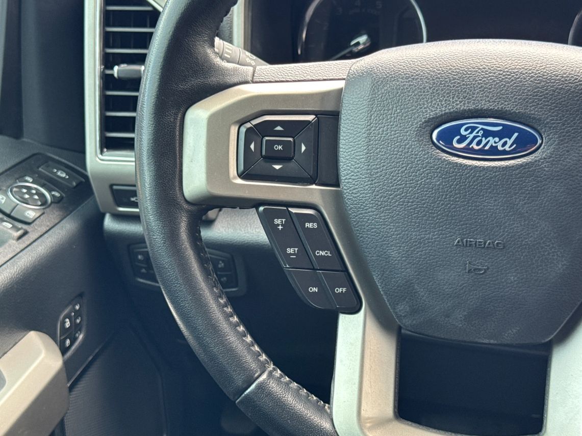 2022 Ford F250 Super Duty Crew Cab Lariat Pickup 4D 6 3/4 ft