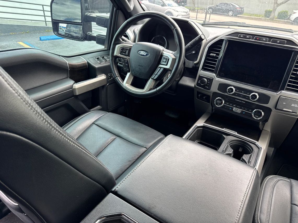 2022 Ford F250 Super Duty Crew Cab Lariat Pickup 4D 6 3/4 ft