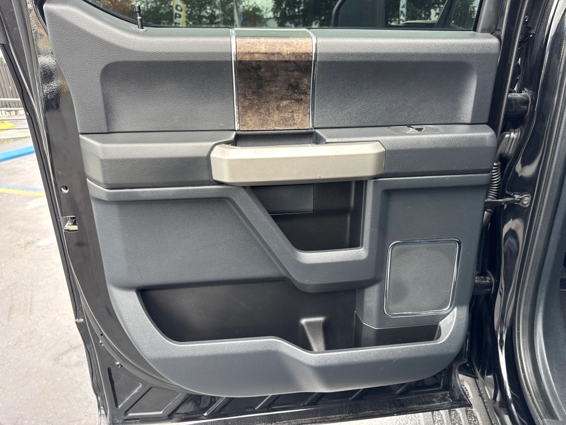 2022 Ford F250 Super Duty Crew Cab Lariat Pickup 4D 6 3/4 ft