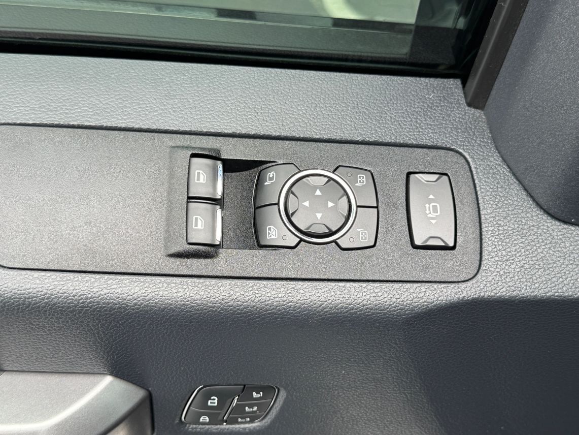 2022 Ford F350 Super Duty Regular Cab XLT Pickup 2D 8 ft