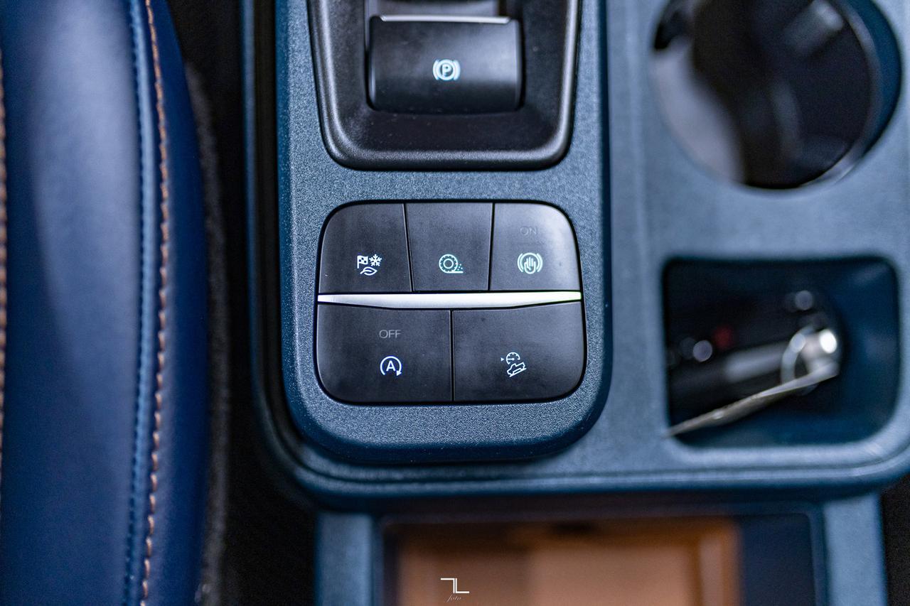 2022 Ford Maverick AWD Crew Cab Lariat FX4 Leather BCam Red Deer AB