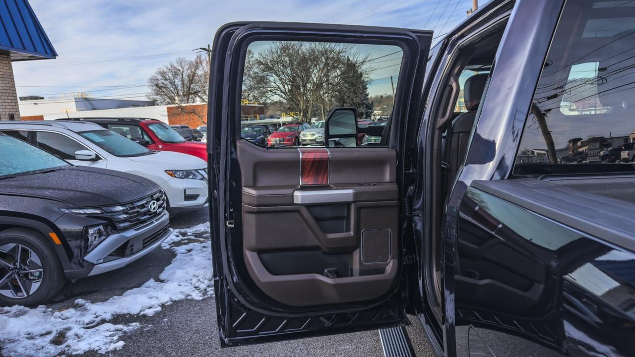 2022 Ford Super Duty F-350 DRW King Ranch 4WD Crew Cab 8&apos; Box Tallmadge OH