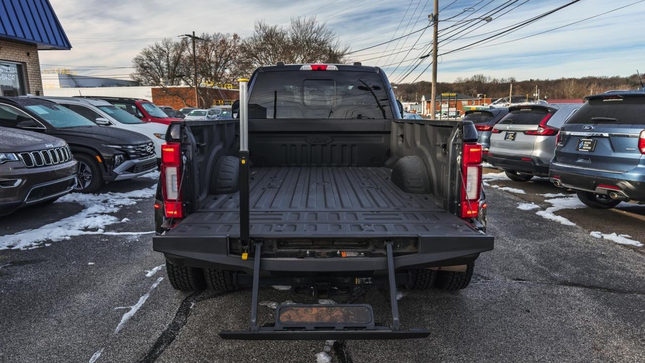 2022 Ford Super Duty F-350 DRW King Ranch 4WD Crew Cab 8&apos; Box Tallmadge OH