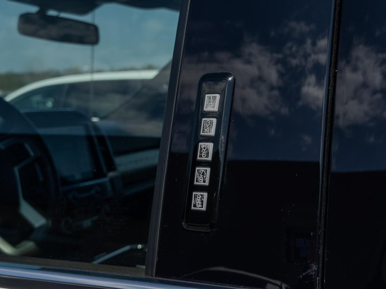 2022 Ford Super Duty F-350 DRW King Ranch 4WD Crew Cab 8' Box Tallmadge OH