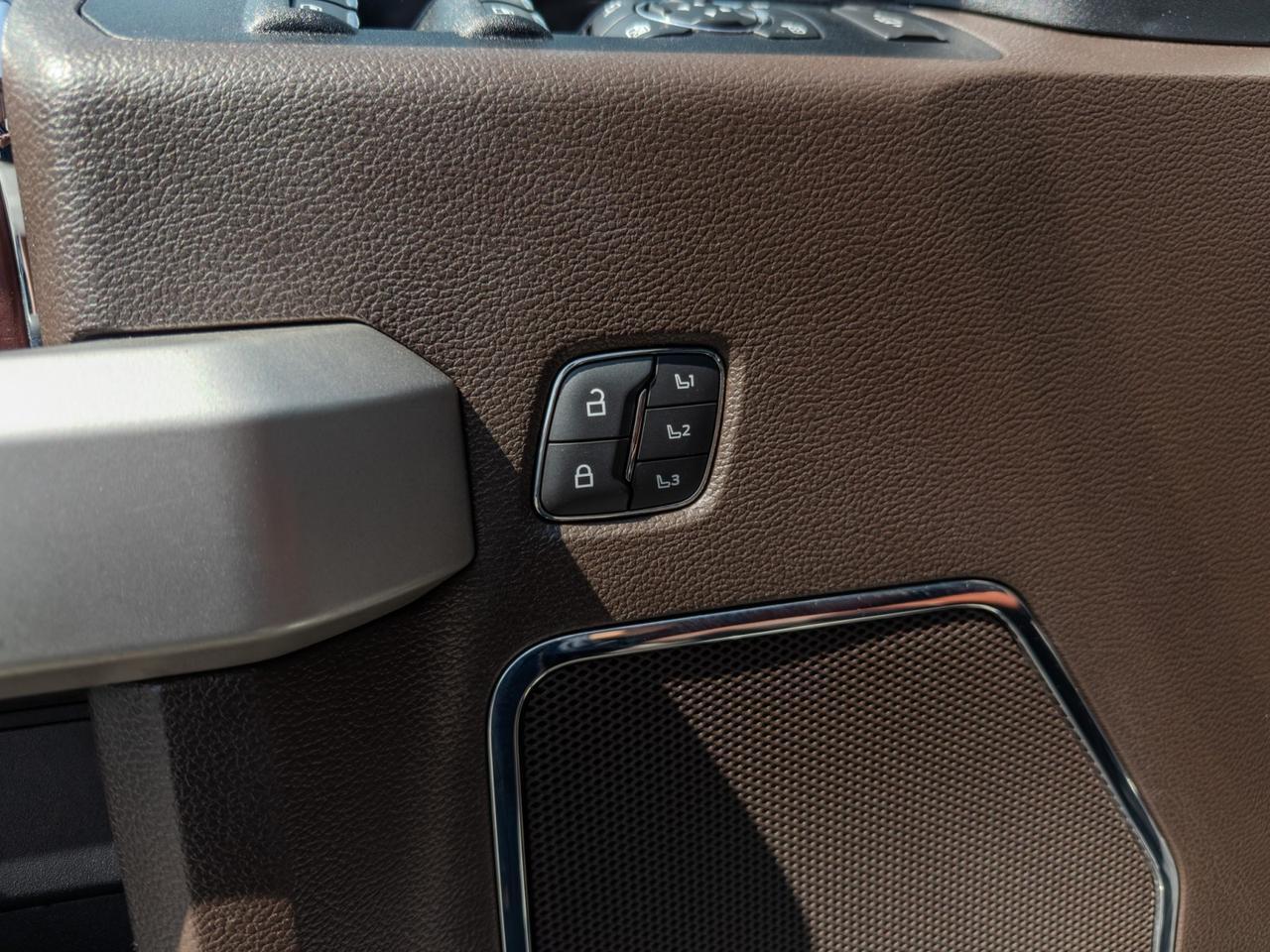 2022 Ford Super Duty F-350 DRW King Ranch 4WD Crew Cab 8' Box Tallmadge OH