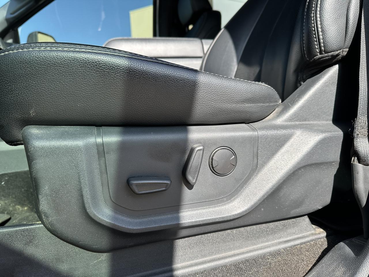 2022 Ford Super Duty F-350 SRW Crew Cab | V8 Power Stroke Diesel | DELETED | BDS Lift | Long Box | Lariat Ultimate | Moon Roof Redwater AB