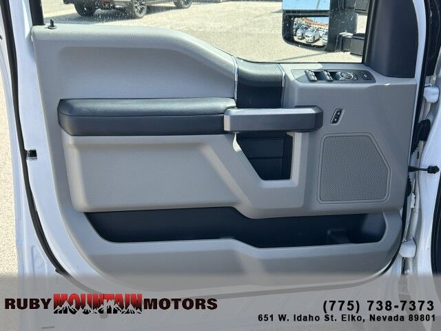 2022 Ford F-350 XLT photo 9