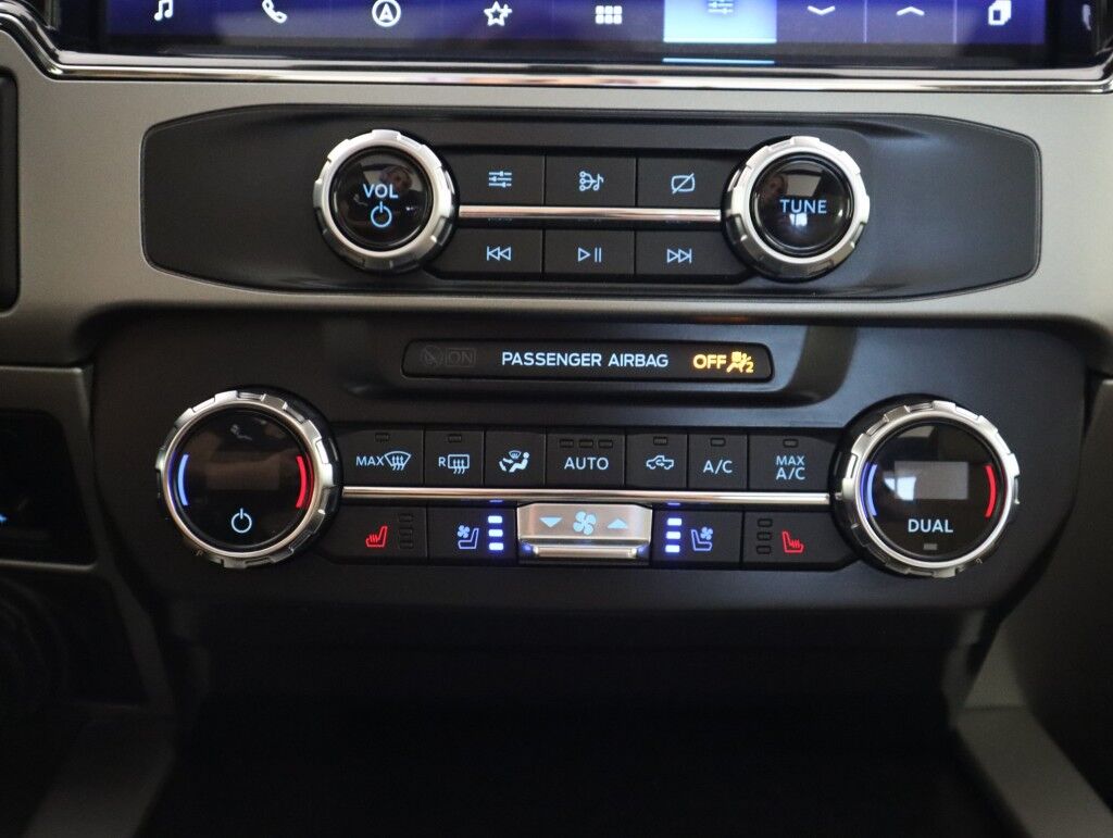 2022 Ford Super Duty F-450 DRW LARIAT Ultimate 4WD Crew Cab w/Moonroof Maumee OH