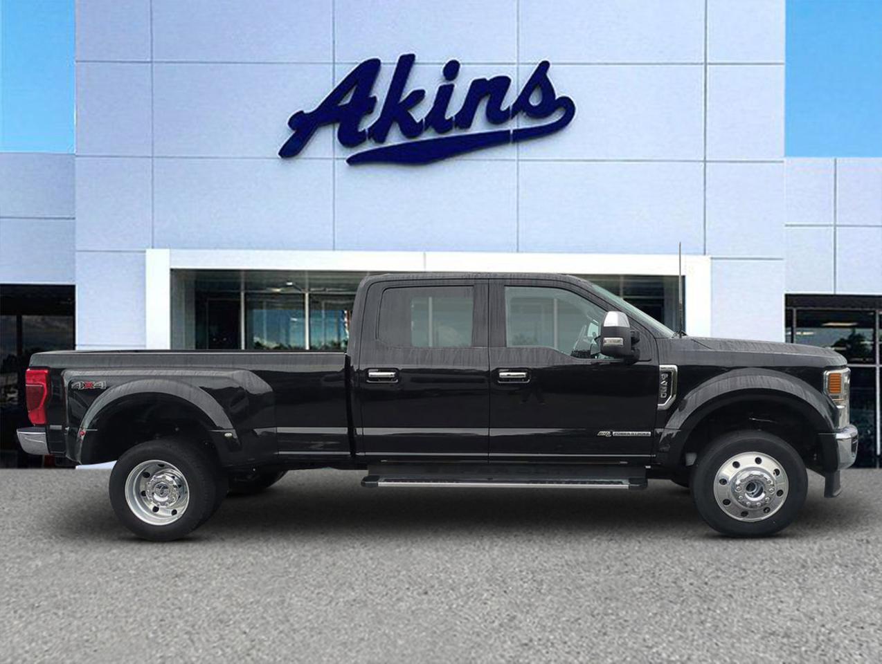 2022 Ford Super Duty F-450 DRW LARIAT