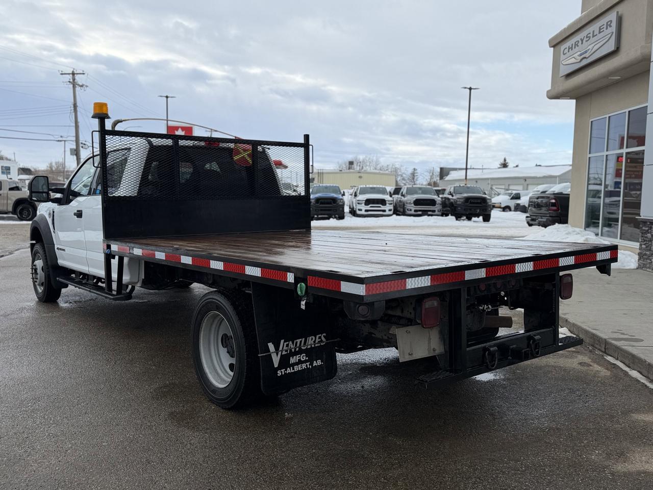 2022 Ford Super Duty F-550 DRW XLT Dually Crew Cab 4WD | Rear Deck | Low KMs | Heavy Duty Towing | Power Stroke Diesel Redwater AB