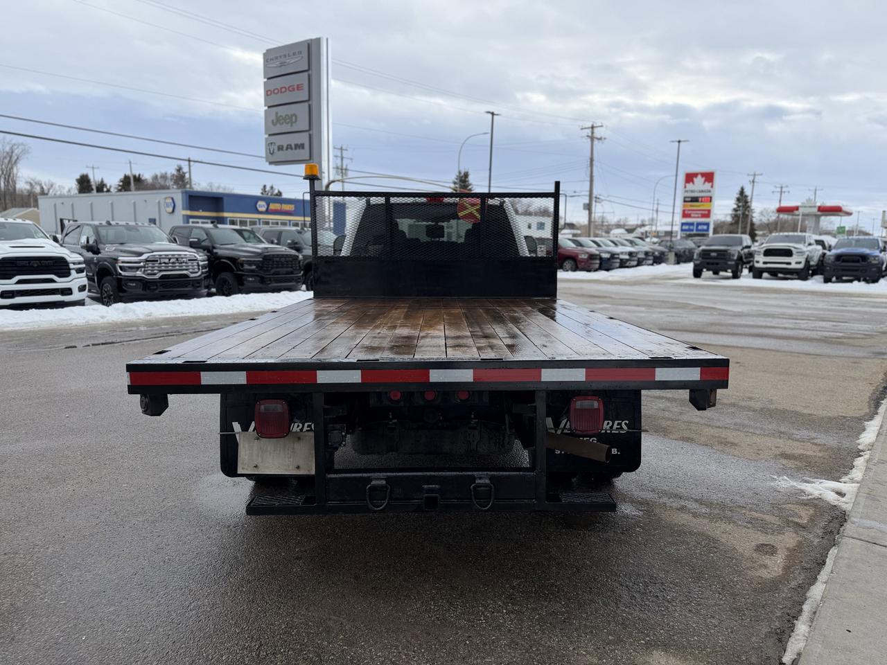 2022 Ford Super Duty F-550 DRW XLT Dually Crew Cab 4WD | Rear Deck | Low KMs | Heavy Duty Towing | Power Stroke Diesel Redwater AB