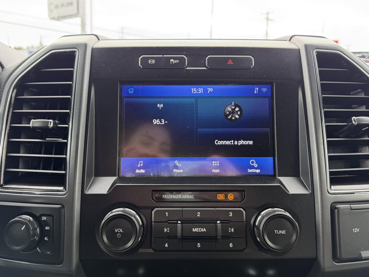 2022 Ford Super Duty F-550 DRW XLT Dually Crew Cab 4WD | Rear Deck | Low KMs | Heavy Duty Towing | Power Stroke Diesel Redwater AB