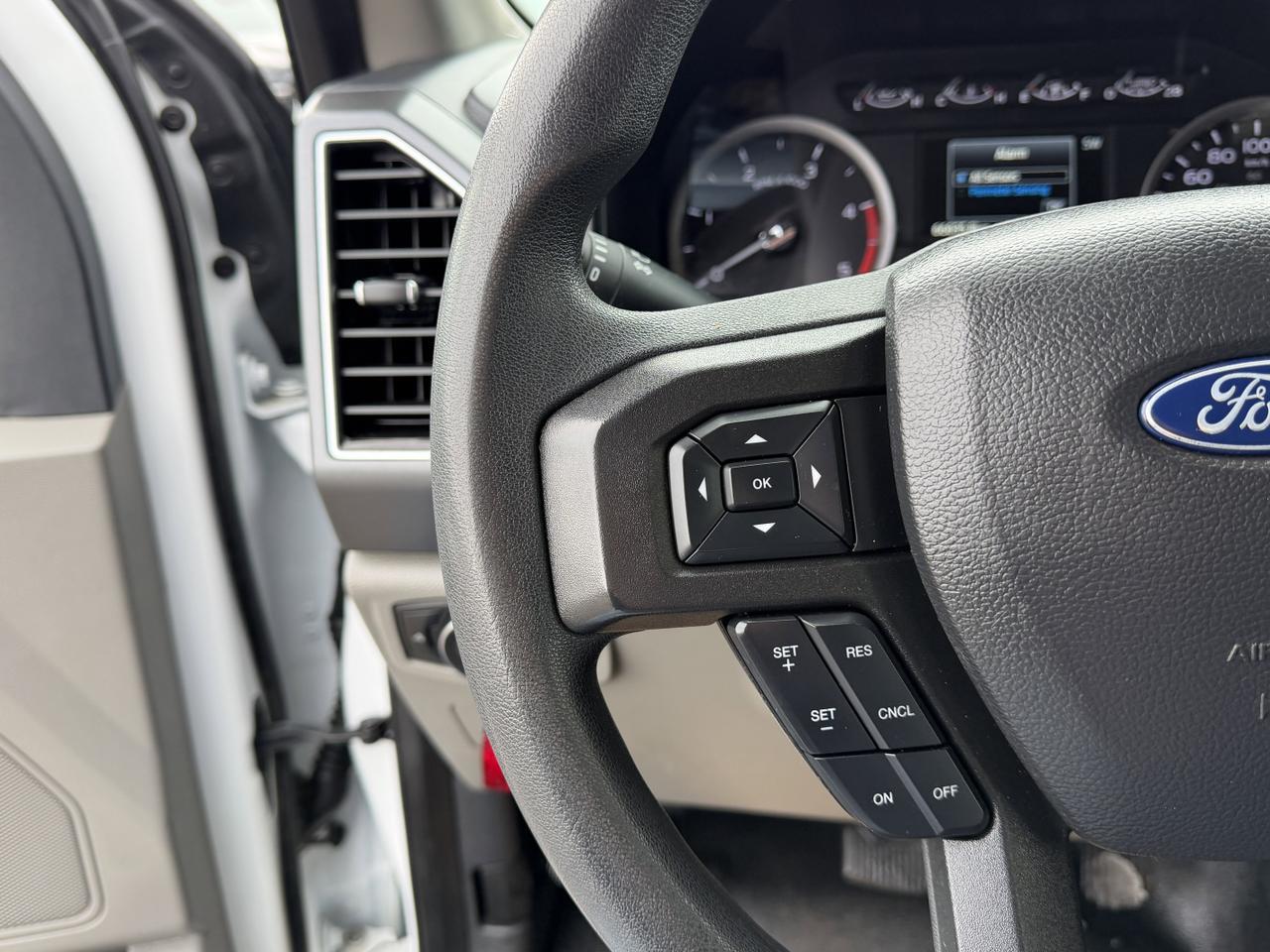 2022 Ford Super Duty F-550 DRW XLT Dually Crew Cab 4WD | Rear Deck | Low KMs | Heavy Duty Towing | Power Stroke Diesel Redwater AB