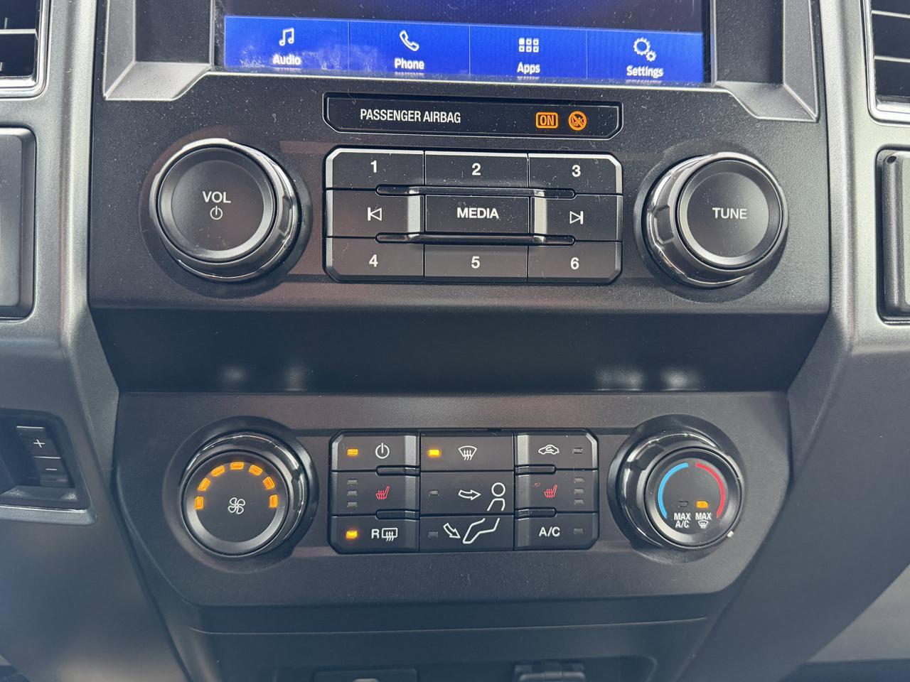 2022 Ford Super Duty F-550 DRW XLT Dually Crew Cab 4WD | Rear Deck | Low KMs | Heavy Duty Towing | Power Stroke Diesel Redwater AB