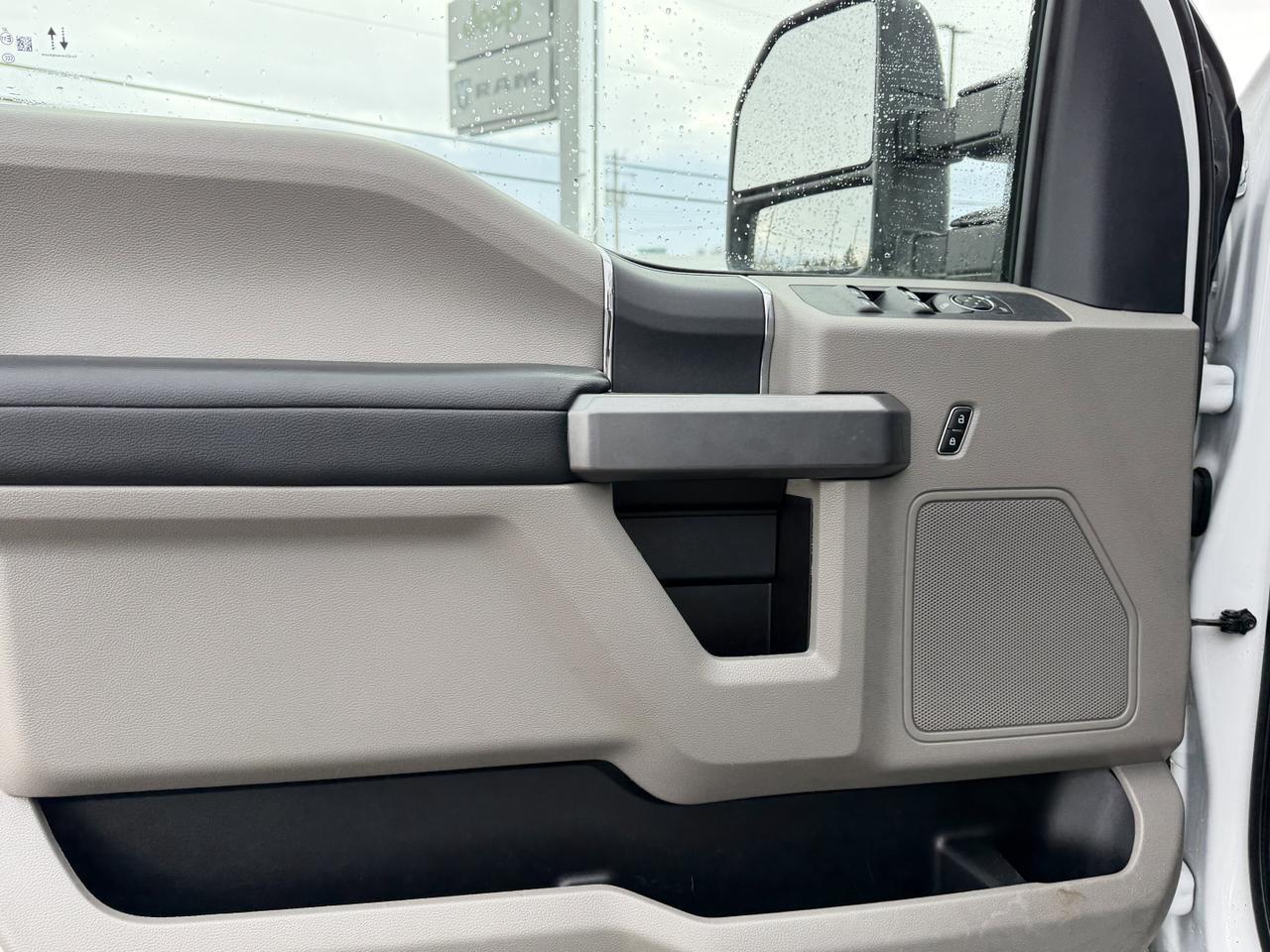 2022 Ford Super Duty F-550 DRW XLT Dually Crew Cab 4WD | Rear Deck | Low KMs | Heavy Duty Towing | Power Stroke Diesel Redwater AB