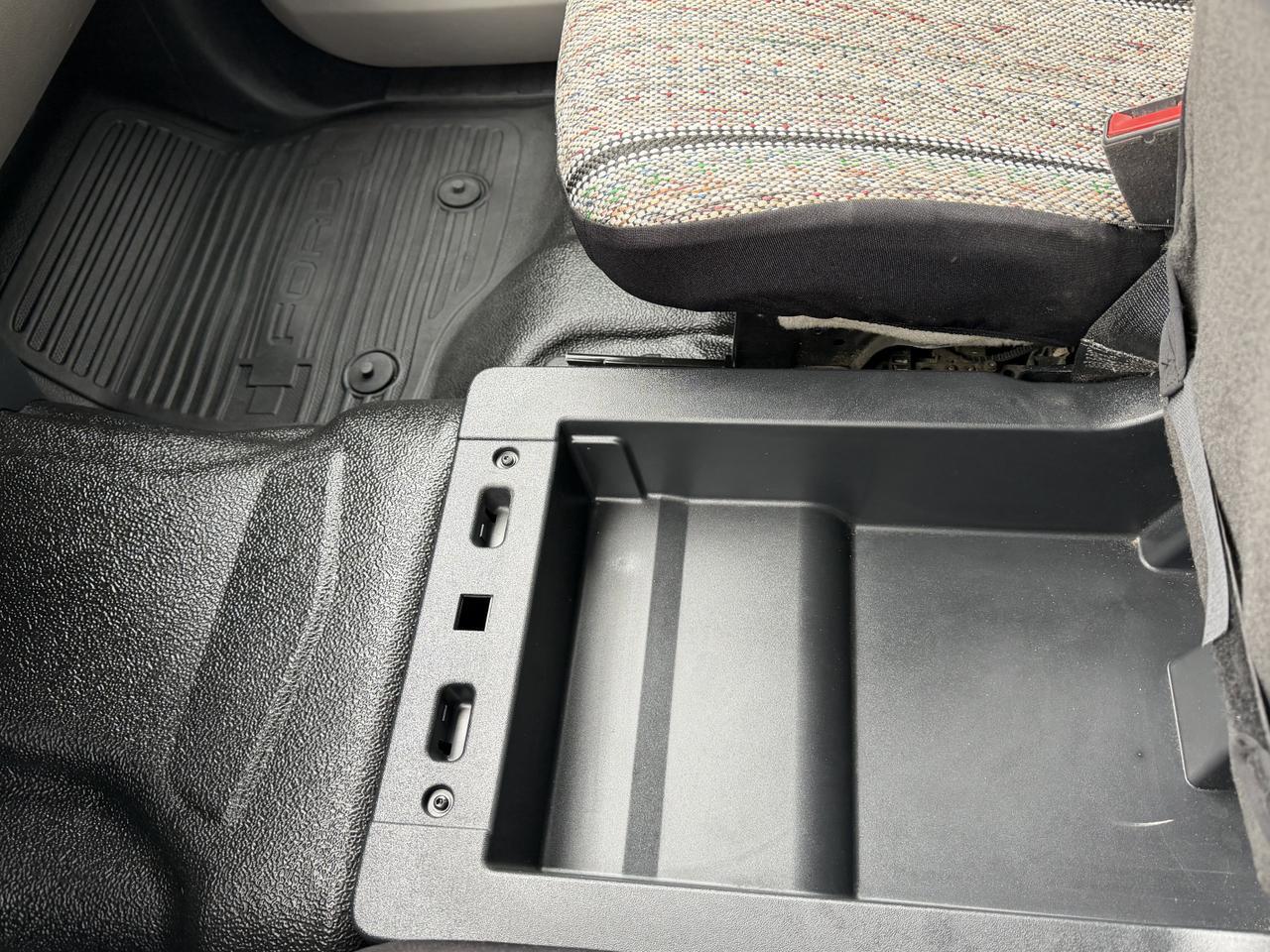 2022 Ford Super Duty F-550 DRW XLT Dually Crew Cab 4WD | Rear Deck | Low KMs | Heavy Duty Towing | Power Stroke Diesel Redwater AB