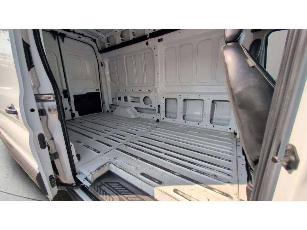 2022 Ford Transit 250 AWD 3dr LWB High Roof Cargo Van Chesterfield MI