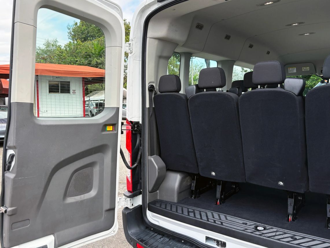 2022 Ford Transit 350 Passenger Van XLT w/Medium Roof Van 3D