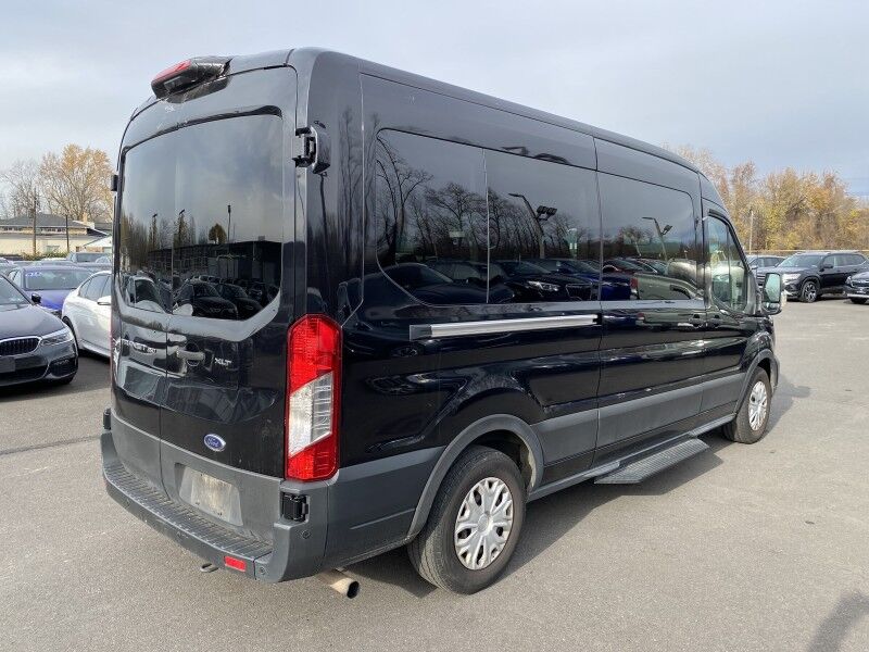 2022 Ford Transit Passenger Wagon XLT