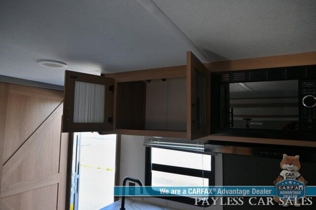 2022 Forest River Primetime / Avenger 27DBS / Sleeps 8 / 25K BTU Heater / 13.5K BTU AC / 3 Burner Stove & Oven Combo / Power Exterior Awning / Exterior Kitchenette / Interior & Exterior Audio System / 32'' Flatscreen / 4319 GVWR Anchorage AK