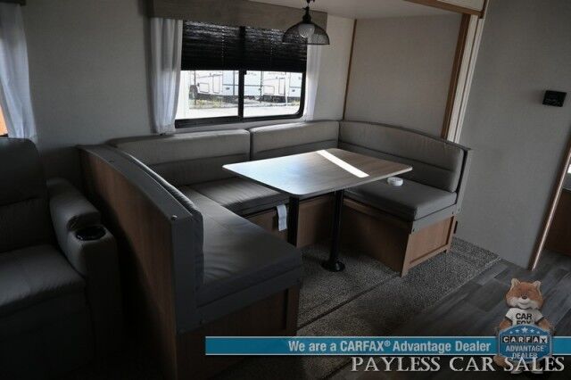 2022 Forest River Primetime / Avenger 27DBS / Sleeps 8 / 25K BTU Heater / 13.5K BTU AC / 3 Burner Stove & Oven Combo / Power Exterior Awning / Exterior Kitchenette / Interior & Exterior Audio System / 32'' Flatscreen / 4319 GVWR Anchorage AK