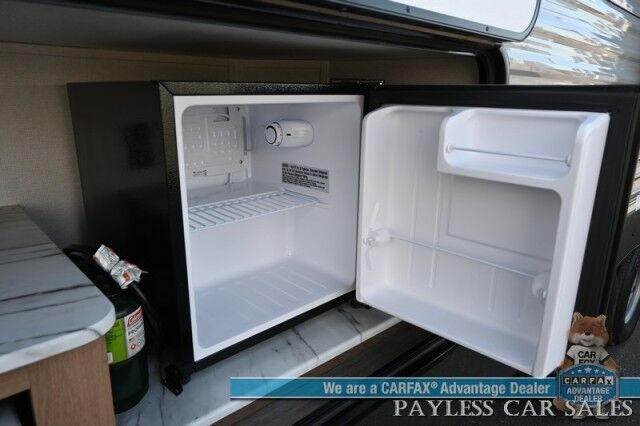 2022 Forest River Primetime / Avenger 27DBS / Sleeps 8 / 25K BTU Heater / 13.5K BTU AC / 3 Burner Stove & Oven Combo / Power Exterior Awning / Exterior Kitchenette / Interior & Exterior Audio System / 32'' Flatscreen / 4319 GVWR Anchorage AK