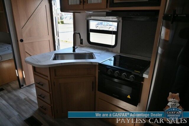 2022 Forest River Primetime / Avenger 27DBS / Sleeps 8 / 25K BTU Heater / 13.5K BTU AC / 3 Burner Stove & Oven Combo / Power Exterior Awning / Exterior Kitchenette / Interior & Exterior Audio System / 32'' Flatscreen / 4319 GVWR Anchorage AK