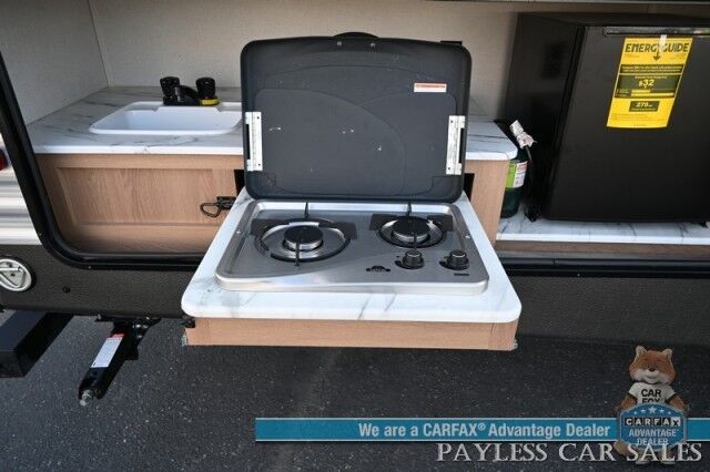 2022 Forest River Primetime / Avenger 27DBS / Sleeps 8 / 25K BTU Heater / 13.5K BTU AC / 3 Burner Stove & Oven Combo / Power Exterior Awning / Exterior Kitchenette / Interior & Exterior Audio System / 32'' Flatscreen / 4319 GVWR Anchorage AK