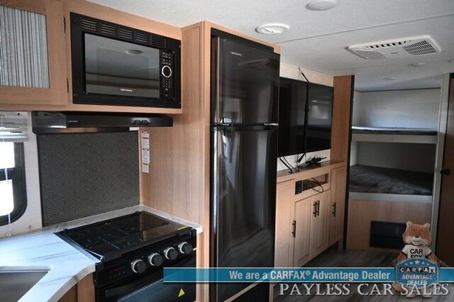 2022 Forest River Primetime / Avenger 27DBS / Sleeps 8 / 25K BTU Heater / 13.5K BTU AC / 3 Burner Stove & Oven Combo / Power Exterior Awning / Exterior Kitchenette / Interior & Exterior Audio System / 32'' Flatscreen / 4319 GVWR Anchorage AK