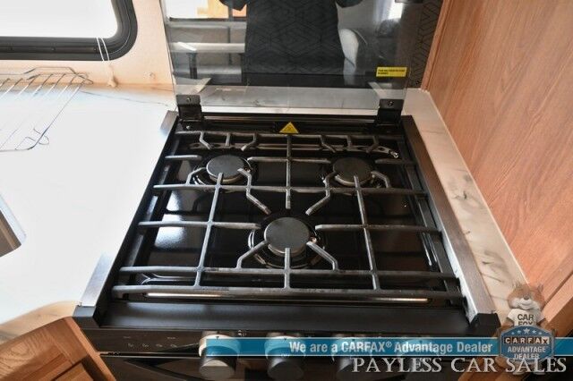 2022 Forest River Primetime / Avenger 27DBS / Sleeps 8 / 25K BTU Heater / 13.5K BTU AC / 3 Burner Stove & Oven Combo / Power Exterior Awning / Exterior Kitchenette / Interior & Exterior Audio System / 32'' Flatscreen / 4319 GVWR Anchorage AK