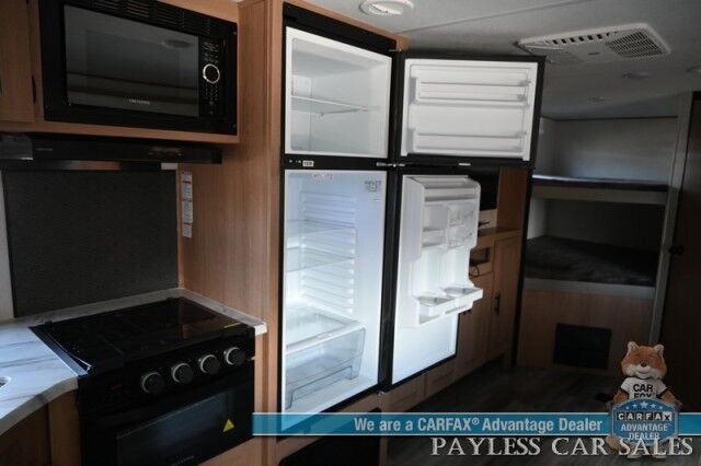 2022 Forest River Primetime Avenger 27DBS / Sleeps 8 / 25K BTU Heater / 13.5K BTU AC / 3 Burner Stove & Oven Combo / Power Exterior Awning / Exterior Kitchenette / Interior & Exterior Audio System / 32'' Flatscreen / 4319 GVWR Anchorage AK
