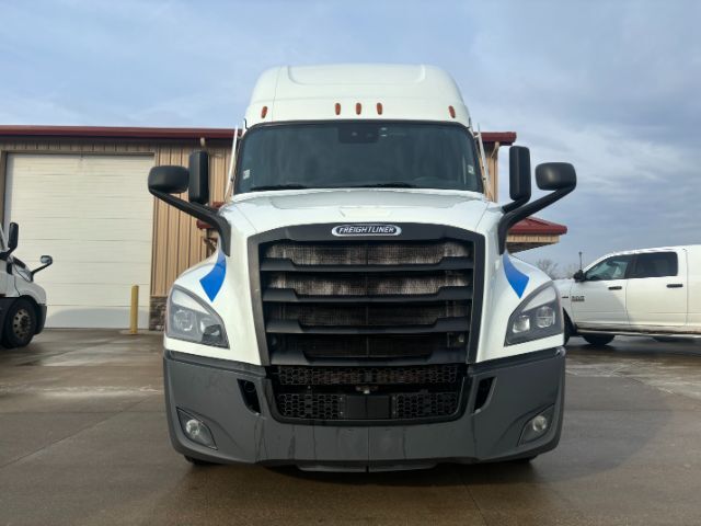 2022 Freightliner Cascadia 126 .