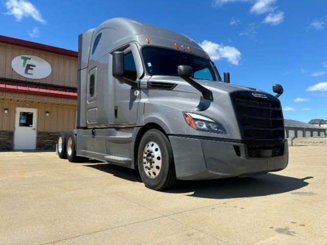 2022 Freightliner Cascadia 126 1