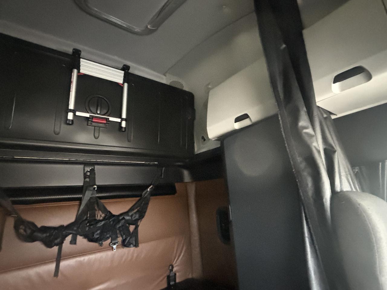 2022 Freightliner Cascadia 126 Gray Seville OH