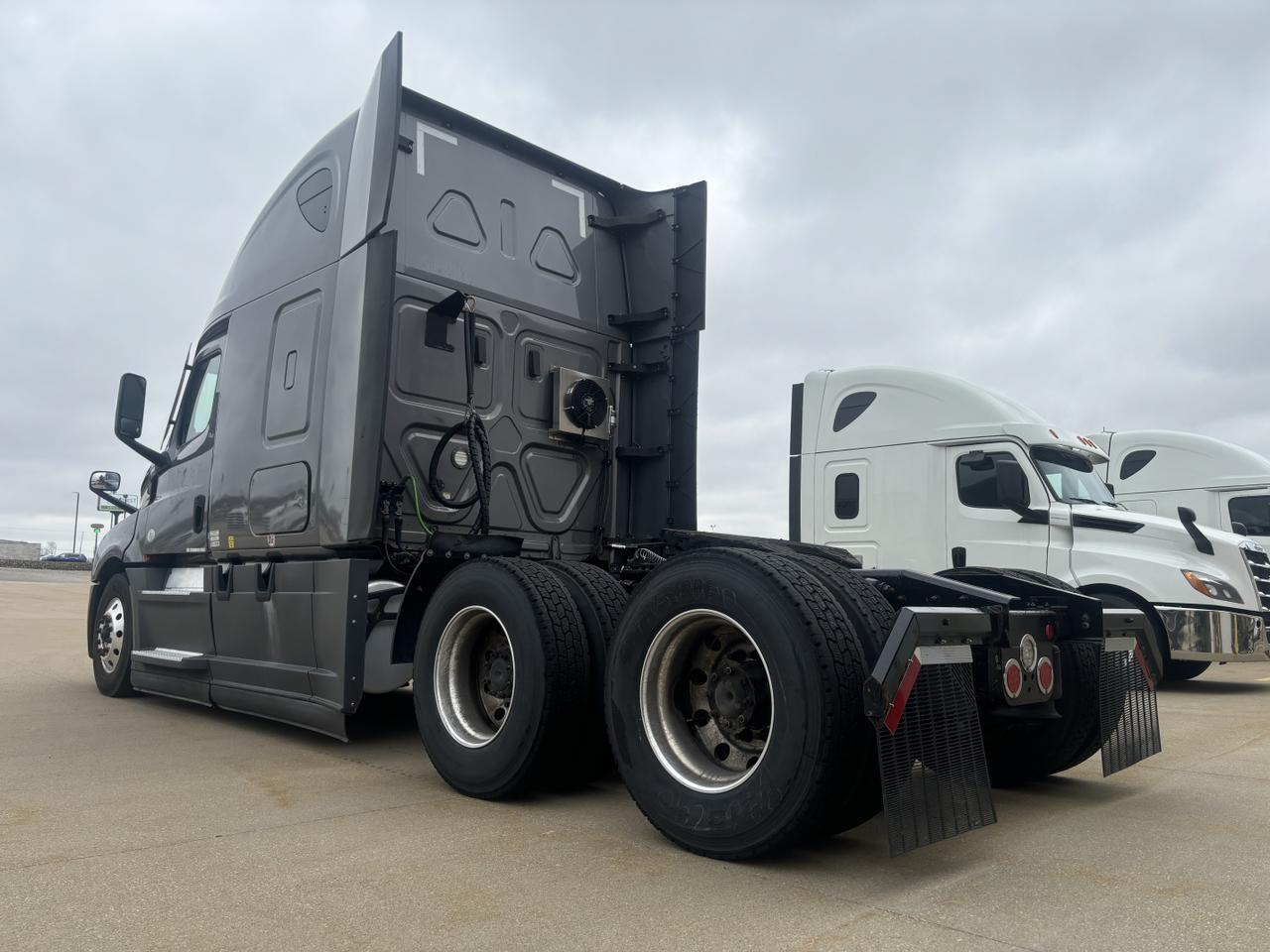 2022 Freightliner Cascadia 126 Gray Seville OH