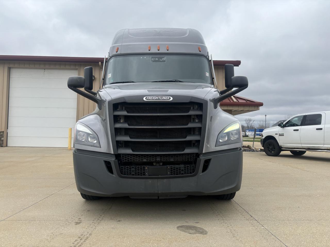 2022 Freightliner Cascadia 126 Gray