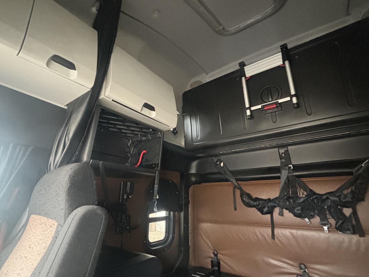 2022 Freightliner Cascadia 126 Gray Seville OH